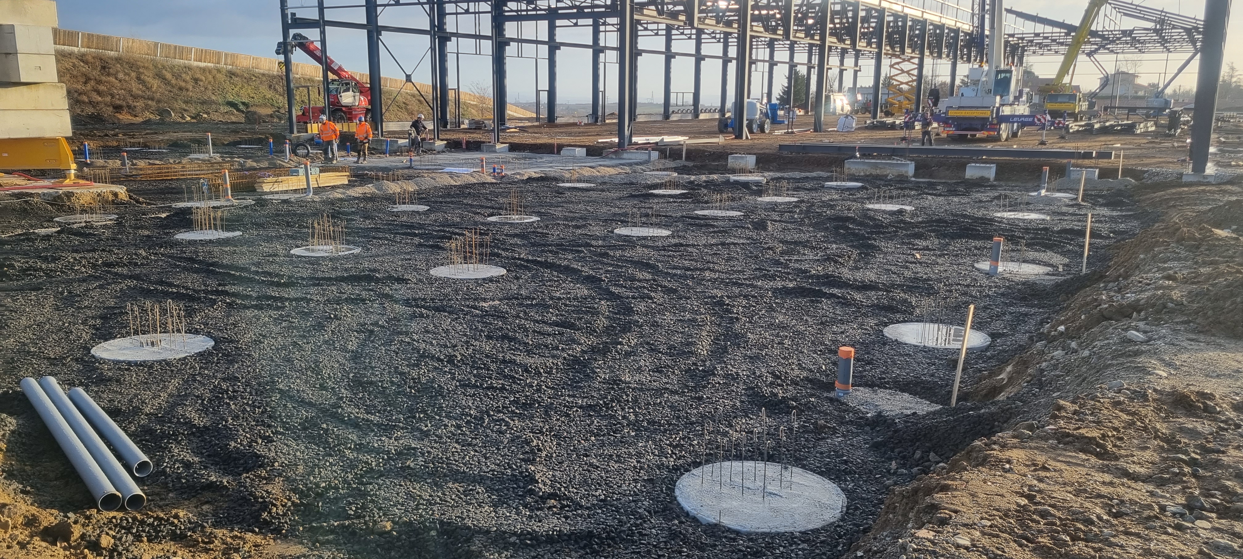 https://www.oliveira-sa.com/wp-content/uploads/2016/03/construction-batiment-siege-lapize-de-sallee-davezieux-0110_092130.jpg