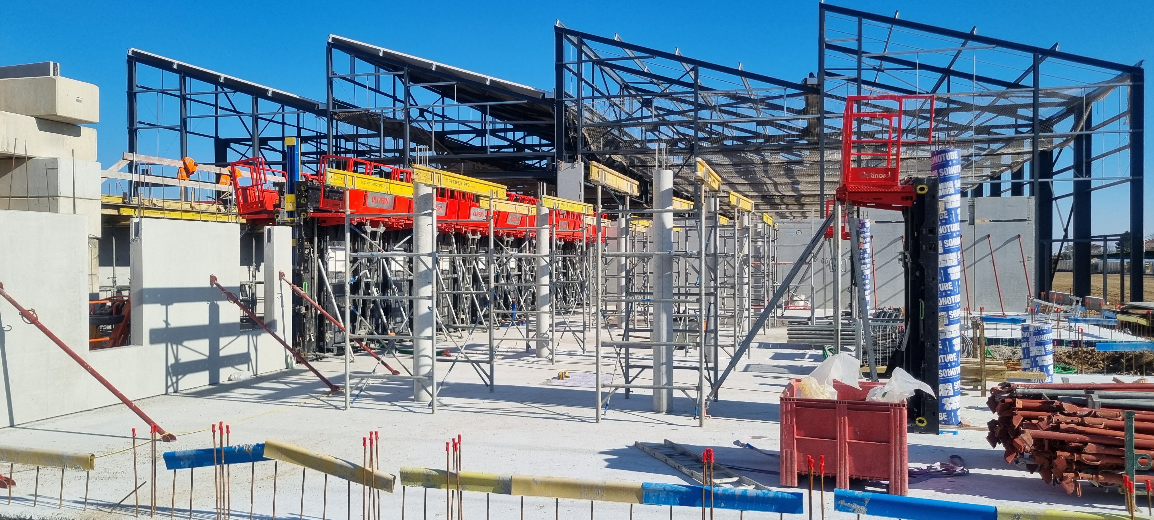https://www.oliveira-sa.com/wp-content/uploads/2016/03/construction-batiment-siege-lapize-de-sallee-davezieux-0207_143623.jpg