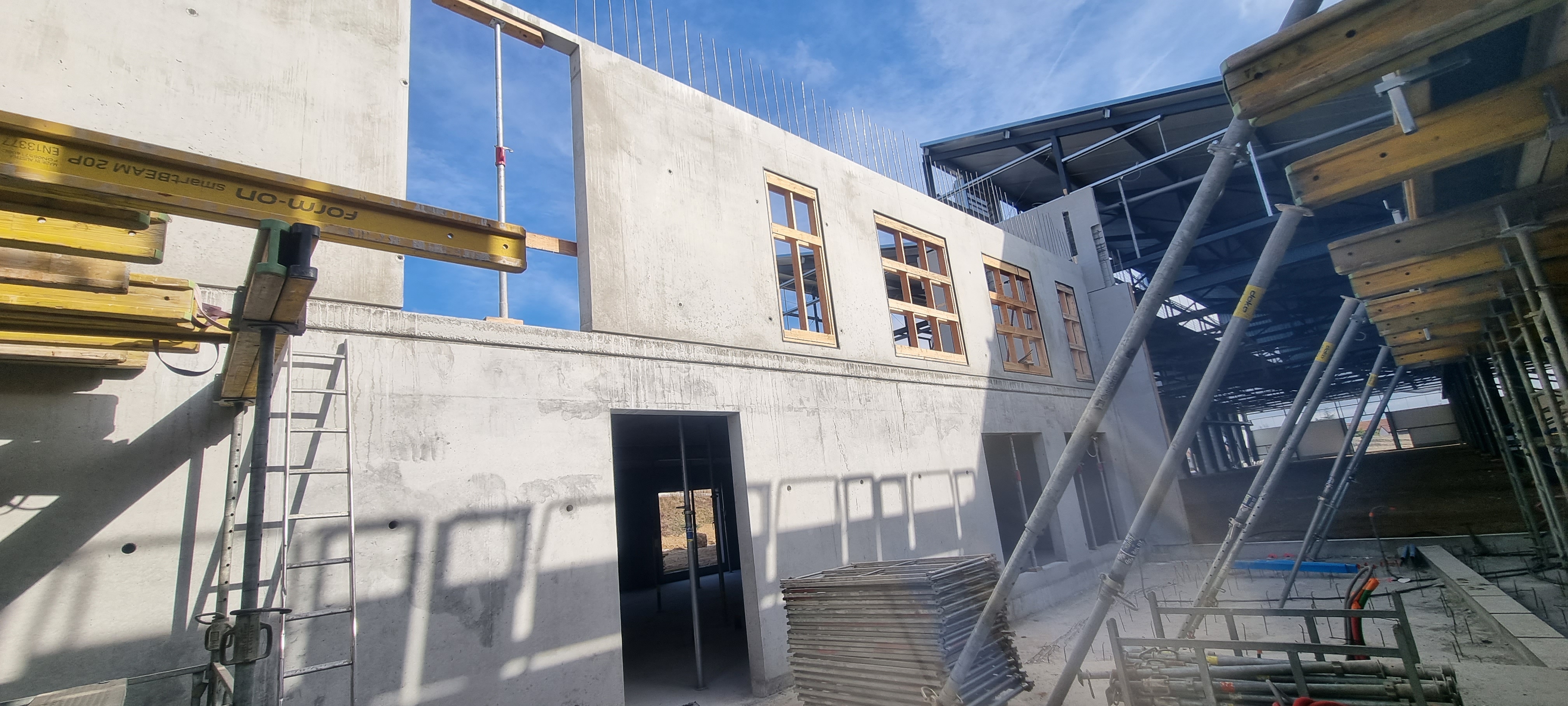 https://www.oliveira-sa.com/wp-content/uploads/2016/03/construction-batiment-siege-lapize-de-sallee-davezieux-0219_120435.jpg