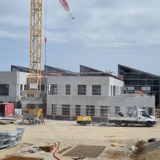 https://www.oliveira-sa.com/wp-content/uploads/2016/03/construction-batiment-siege-lapize-de-sallee-davezieux-0329_144852-540x540.jpg