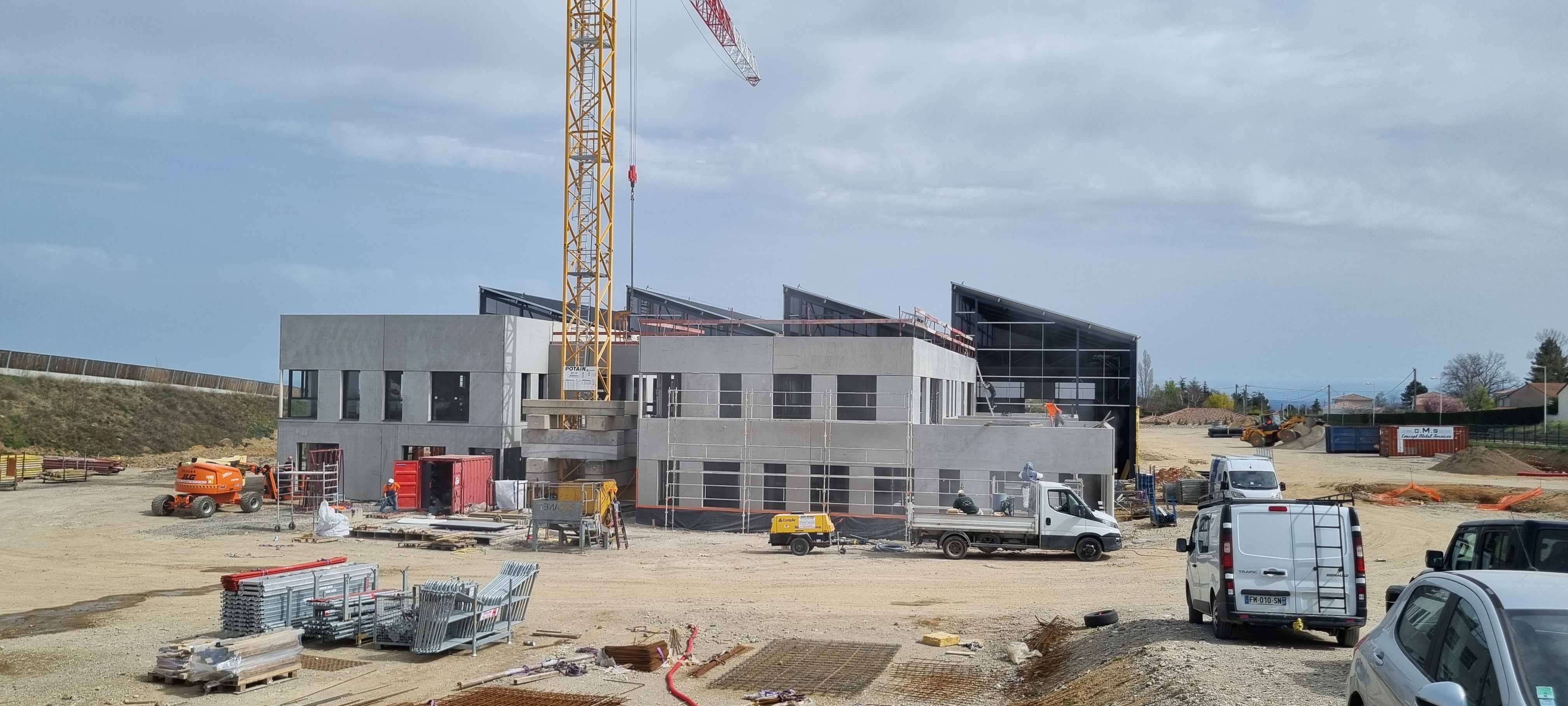 https://www.oliveira-sa.com/wp-content/uploads/2016/03/construction-batiment-siege-lapize-de-sallee-davezieux-0329_144852.jpg