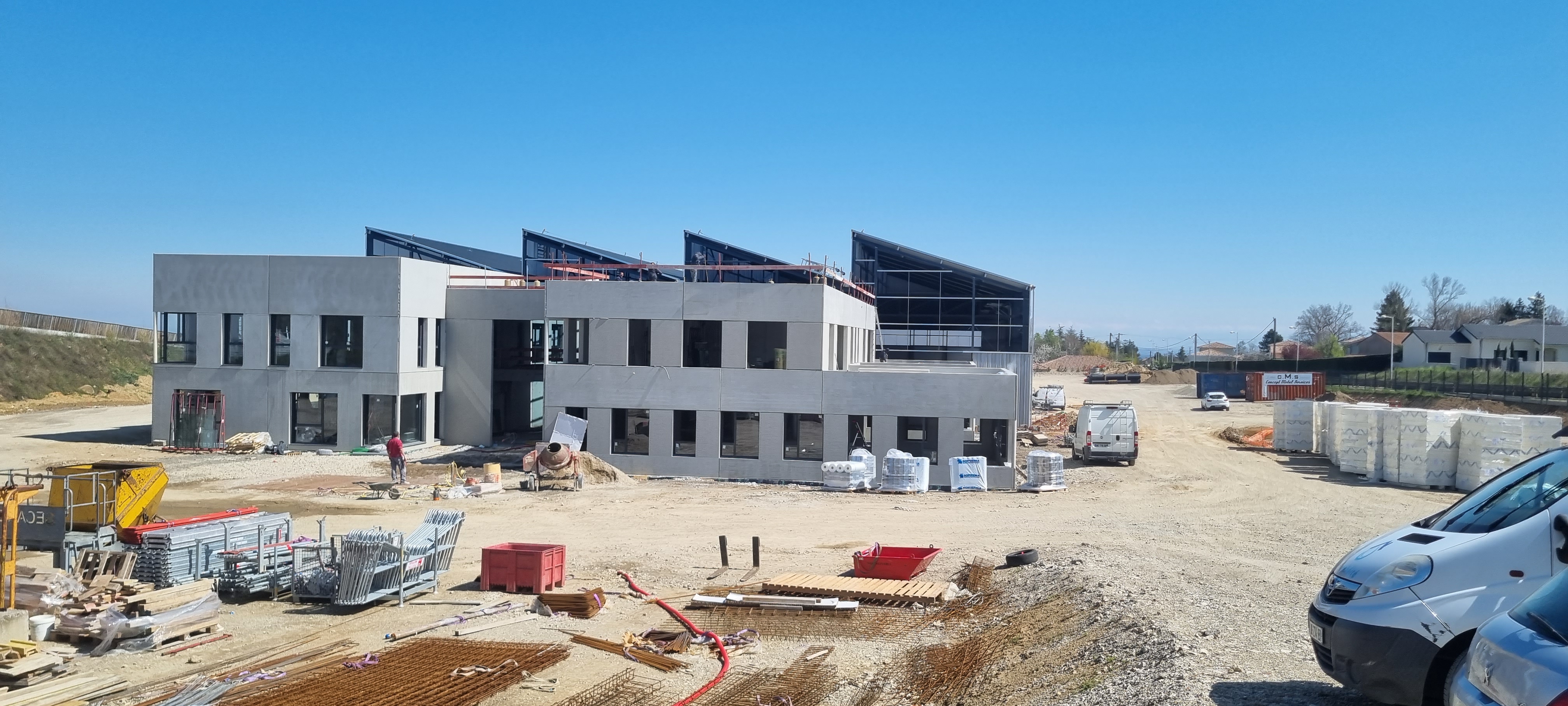 https://www.oliveira-sa.com/wp-content/uploads/2016/03/construction-batiment-siege-lapize-de-sallee-davezieux-0405_143654.jpg