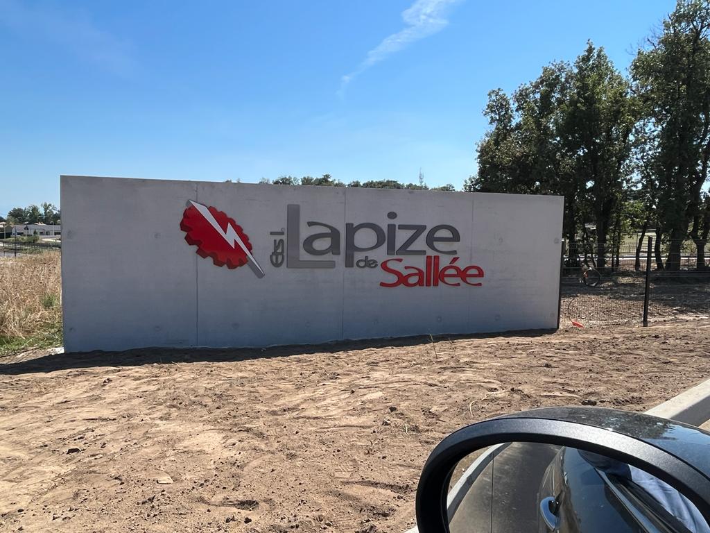https://www.oliveira-sa.com/wp-content/uploads/2016/03/construction-batiment-siege-lapize-de-sallee-davezieux-0908-WA0001.jpg