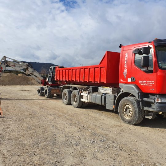 https://www.oliveira-sa.com/wp-content/uploads/2016/03/construction-renault-trucks-st-vallier-2-540x540.jpg