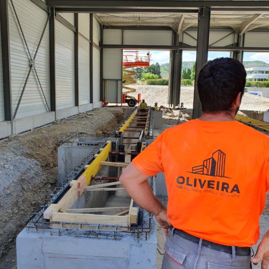 https://www.oliveira-sa.com/wp-content/uploads/2016/03/construction-renault-trucks-st-vallier-6-540x540.jpg