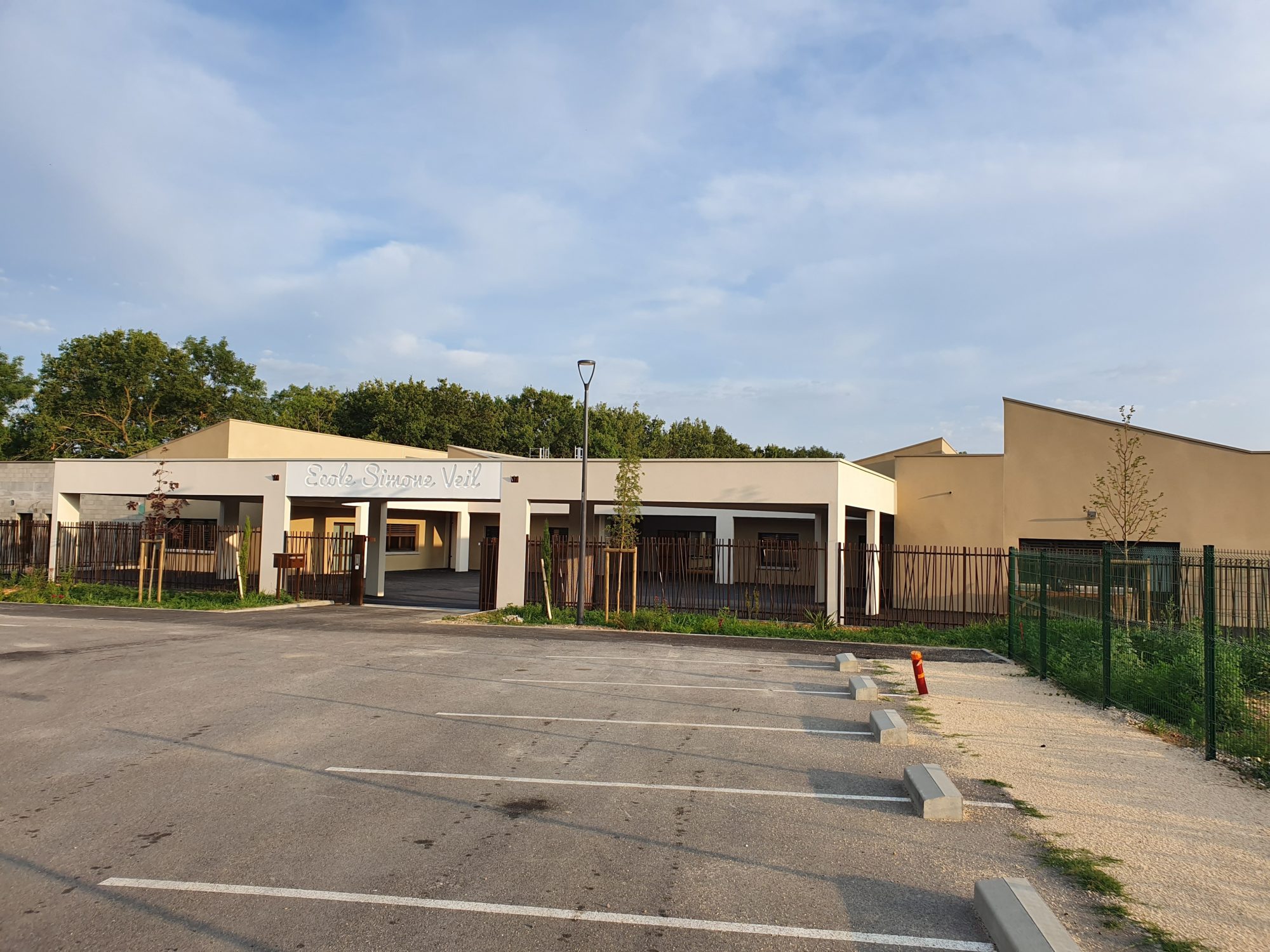 https://www.oliveira-sa.com/wp-content/uploads/2016/03/ecole-primaire-chatuzange-26-4-e1611337810502.jpg
