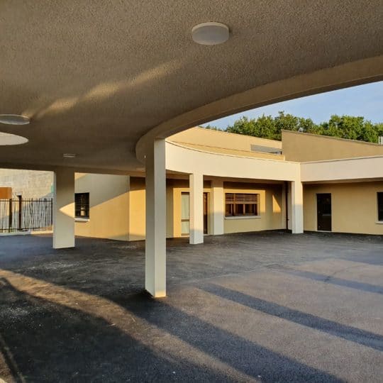 https://www.oliveira-sa.com/wp-content/uploads/2016/03/ecole-primaire-chatuzange-26-6-540x540.jpg