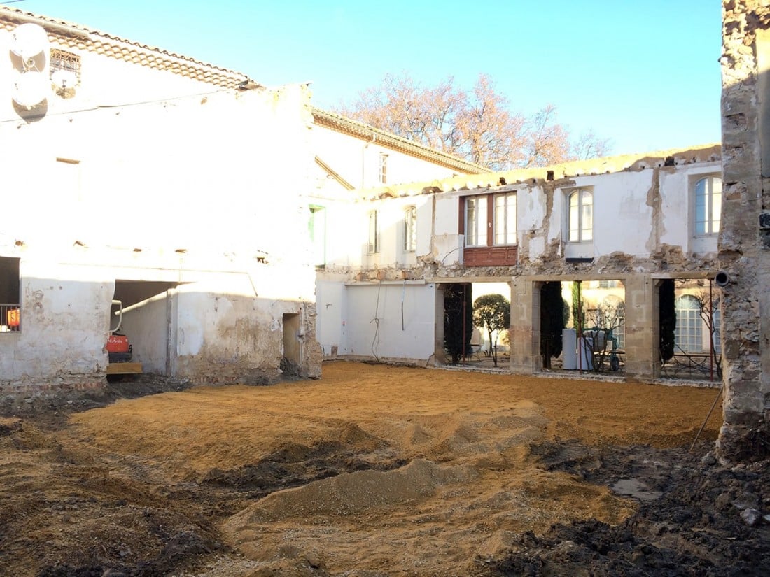 https://www.oliveira-sa.com/wp-content/uploads/2016/03/renovation-chateau-massillan-uchaux-oliveira-sa-14-e1457943345691.jpg