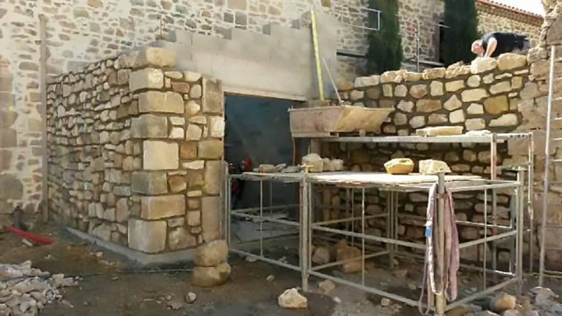 https://www.oliveira-sa.com/wp-content/uploads/2016/03/renovation-chateau-massillan-uchaux-oliveira-sa-19-e1457943257616.jpg