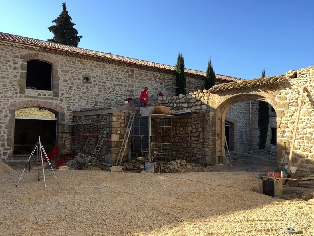 https://www.oliveira-sa.com/wp-content/uploads/2016/03/renovation-chateau-massillan-uchaux-oliveira-sa-20-e1457943242598.jpg