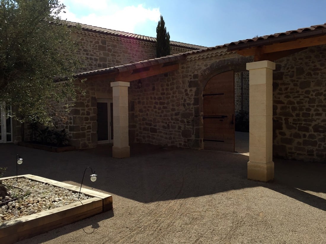 https://www.oliveira-sa.com/wp-content/uploads/2016/03/renovation-chateau-massillan-uchaux-oliveira-sa-5-e1457943536759.jpg