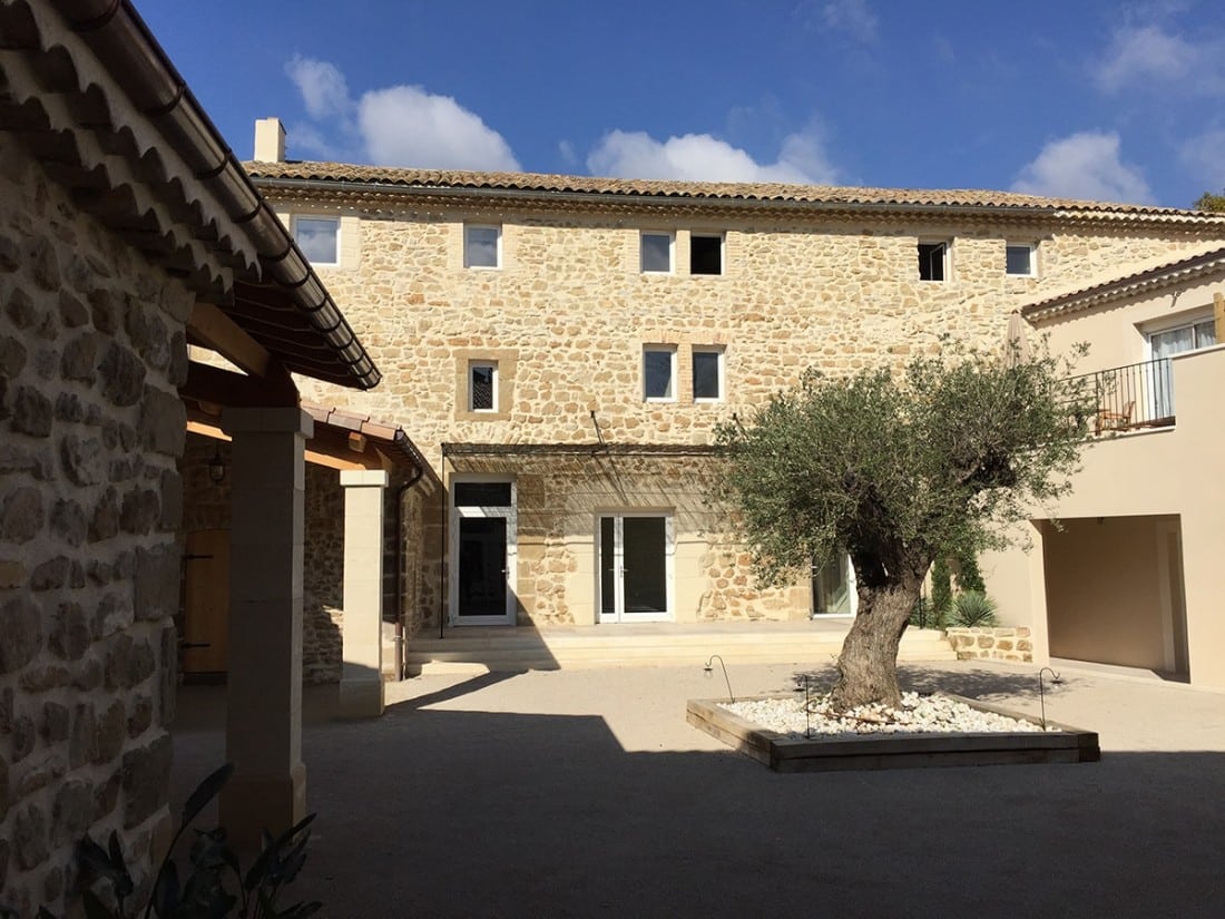 https://www.oliveira-sa.com/wp-content/uploads/2016/03/renovation-chateau-massillan-uchaux-oliveira-sa-6-e1457943523841.jpg