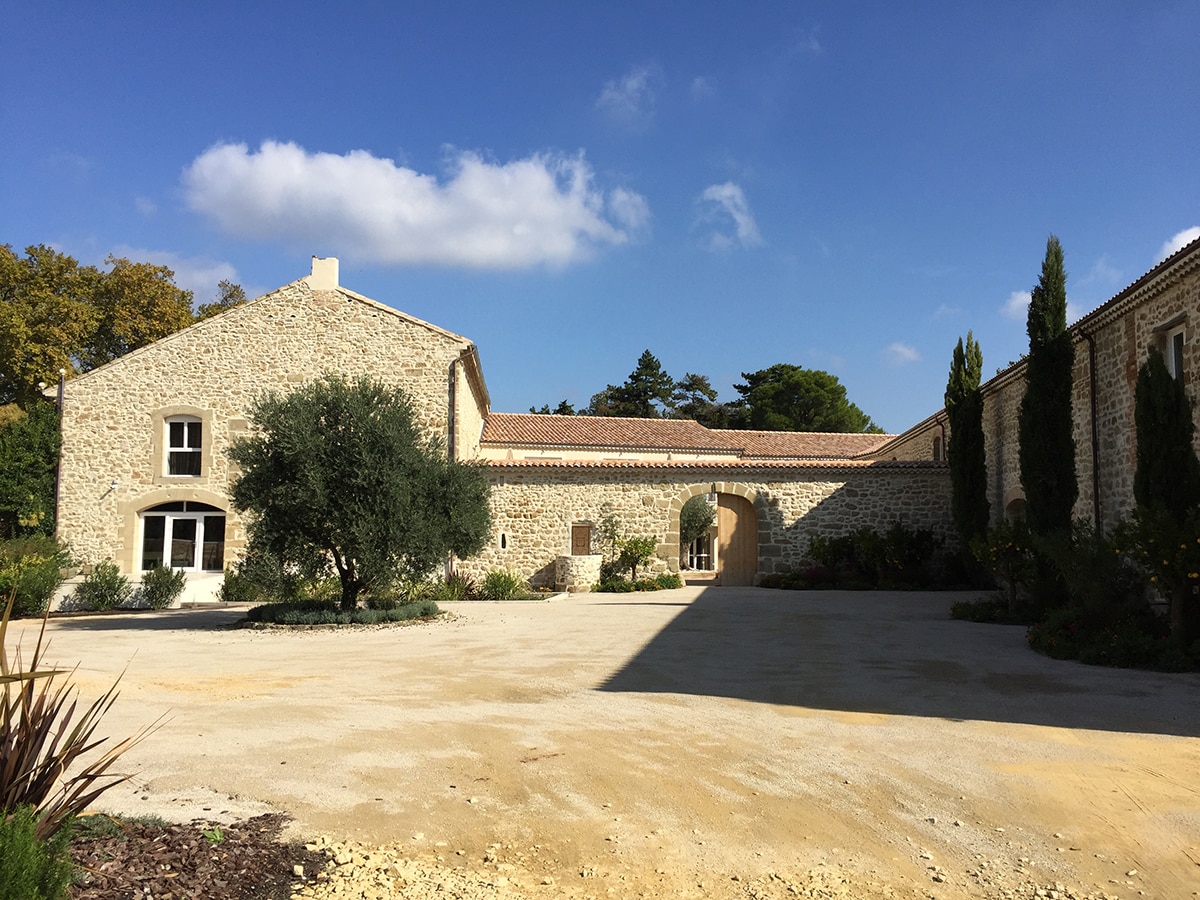 https://www.oliveira-sa.com/wp-content/uploads/2016/03/renovation-chateau-massillan-uchaux-oliveira-sa-7.jpg
