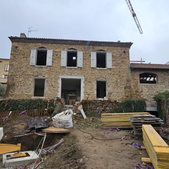 https://www.oliveira-sa.com/wp-content/uploads/2025/01/renovation-restaurant-la-cure-roiffieux-07100-20231214_134612-540x540.jpg