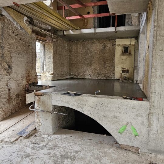 https://www.oliveira-sa.com/wp-content/uploads/2025/01/renovation-restaurant-la-cure-roiffieux-07100-20231214_134903-540x540.jpg