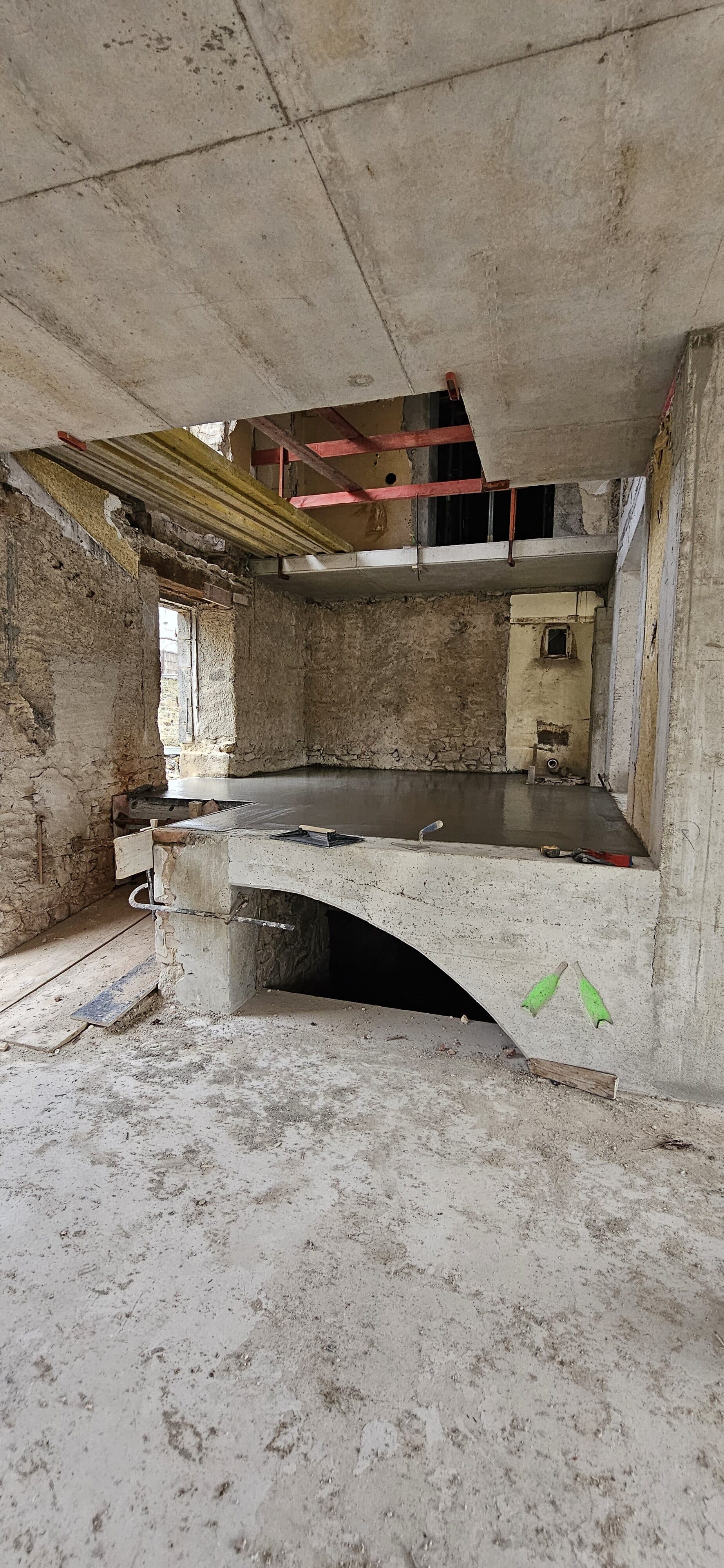 https://www.oliveira-sa.com/wp-content/uploads/2025/01/renovation-restaurant-la-cure-roiffieux-07100-20231214_134903-rotated.jpg