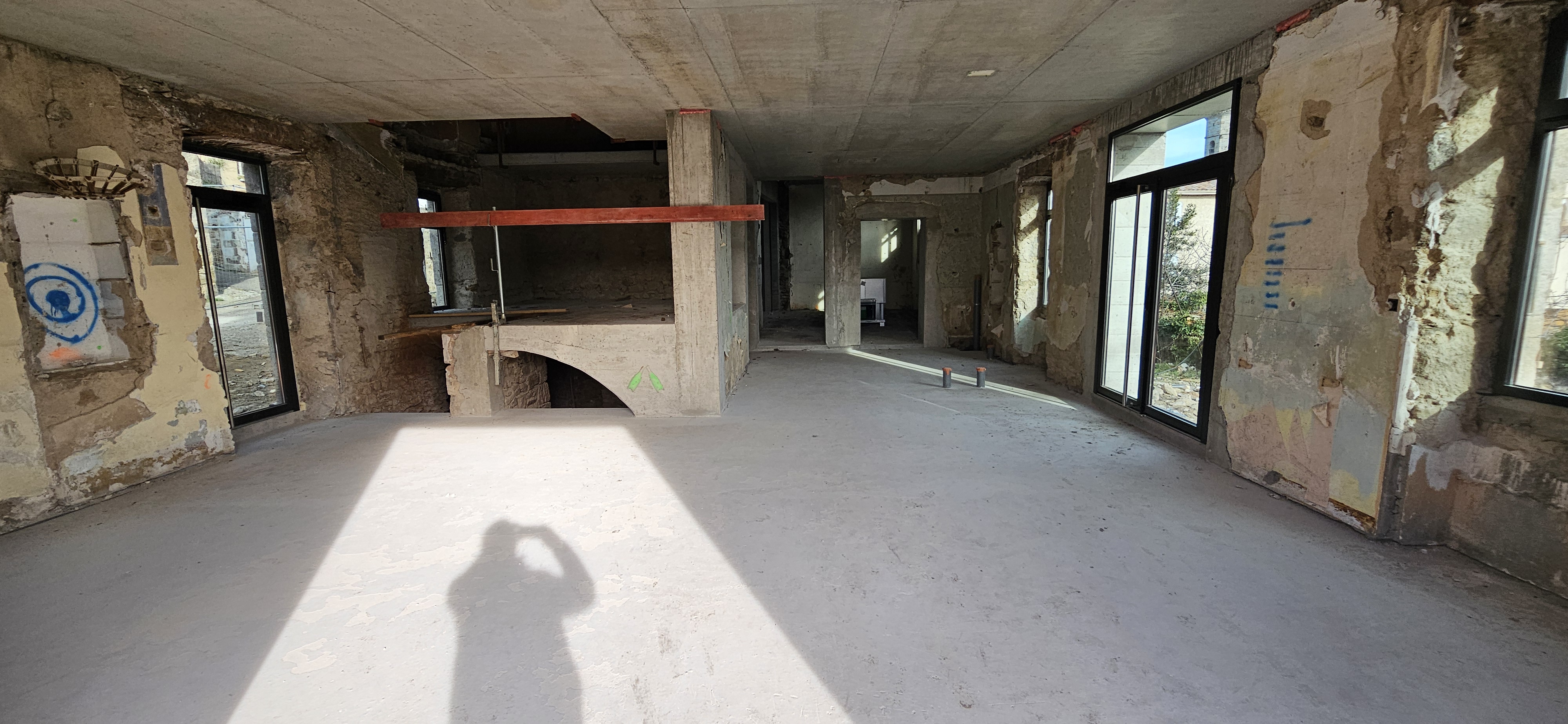 https://www.oliveira-sa.com/wp-content/uploads/2025/01/renovation-restaurant-la-cure-roiffieux-07100-20240130_105014.jpg