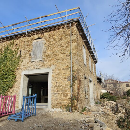 https://www.oliveira-sa.com/wp-content/uploads/2025/01/renovation-restaurant-la-cure-roiffieux-07100-20240130_105031-540x540.jpg