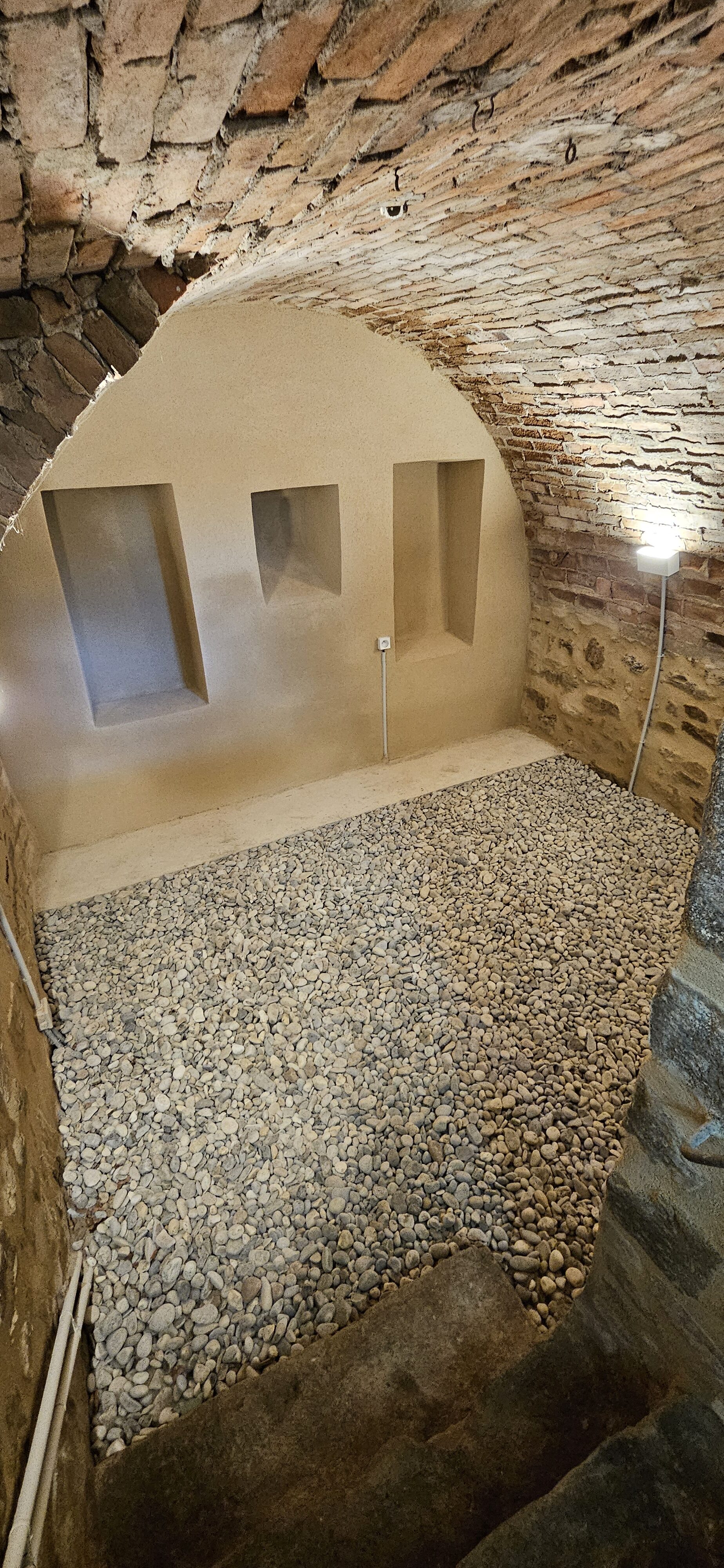https://www.oliveira-sa.com/wp-content/uploads/2025/01/renovation-restaurant-la-cure-roiffieux-07100-20241114_141919-rotated.jpg