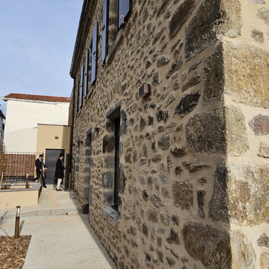 https://www.oliveira-sa.com/wp-content/uploads/2025/01/renovation-restaurant-la-cure-roiffieux-07100-20241205_120232-540x540.jpg